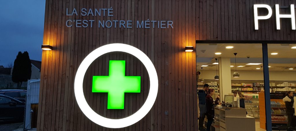 enseigne lumineuse pour pharmacie à Roubaix