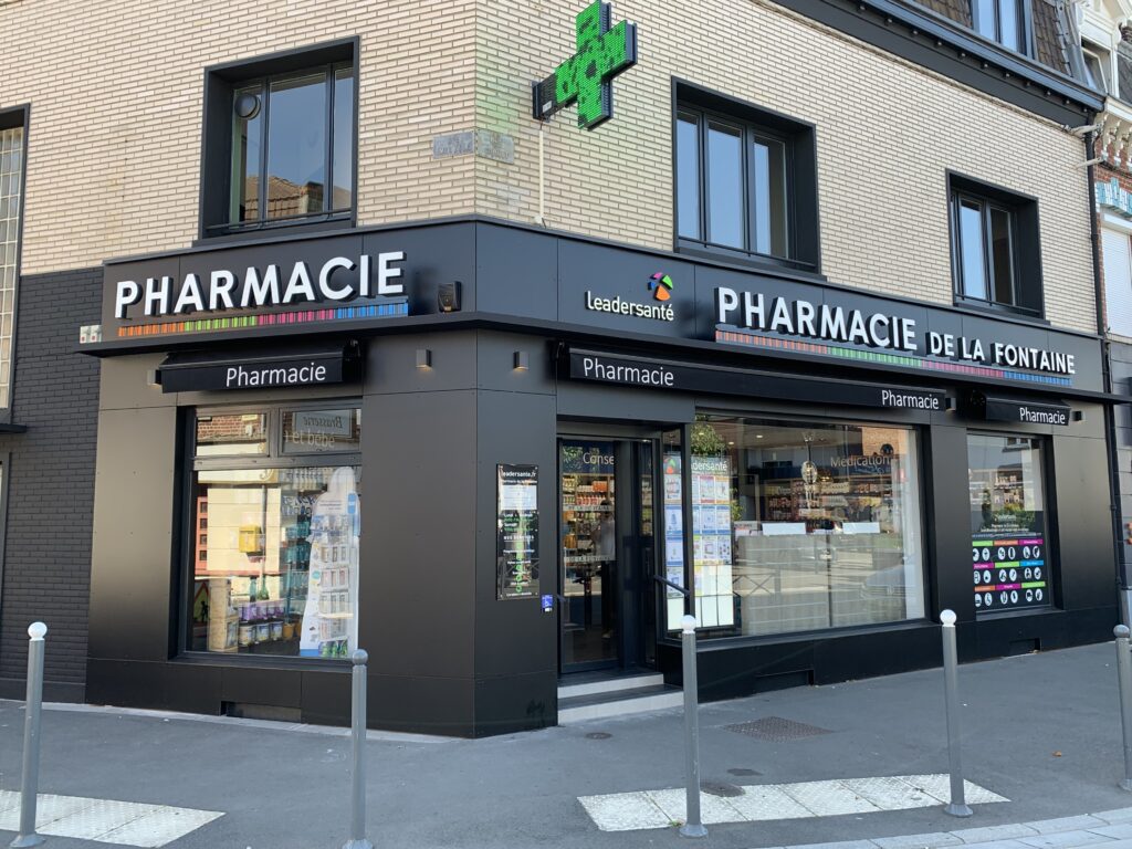 Pose enseigne pharmacie et signalétique d'entreprise à Croix